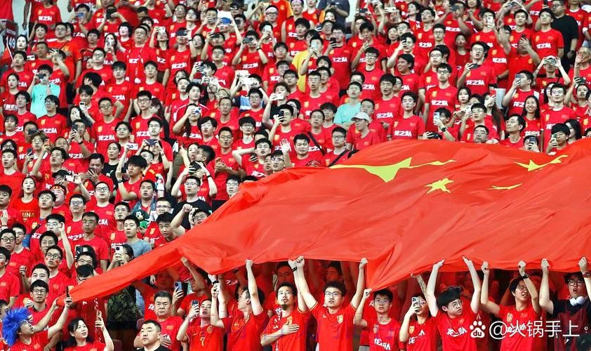 中国足协中国之队向新中国成立70周年献礼